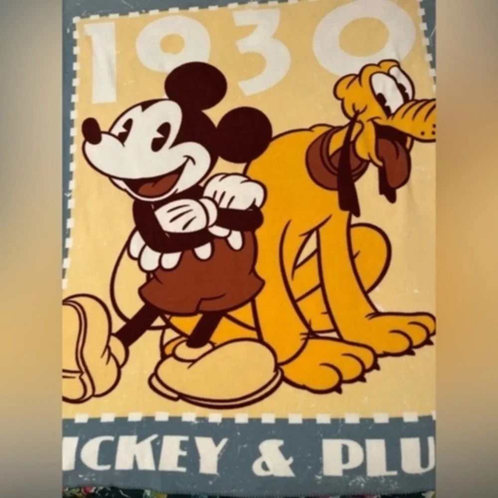 VINTAGE 54” x 50” Rare Disney Mickey Mouse and Pluto Fleece Lightweight Blanket.
